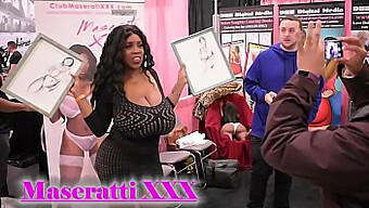 Les Gros Seins Et Le Cul Naturels De Duke À Exxxotica Nj 2017