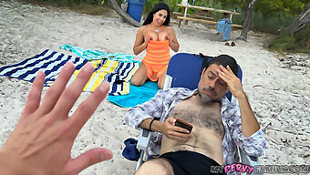 Johnny The Kid Et Serena Santos Ont Une Rencontre Chaude Et Chaude Sur La Plage