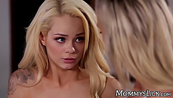 Elsa Jean, O Lesbiană Blondă Uluitoare, Se Răsfăț În Plăcere De Păsărică Și Auto-Lingere