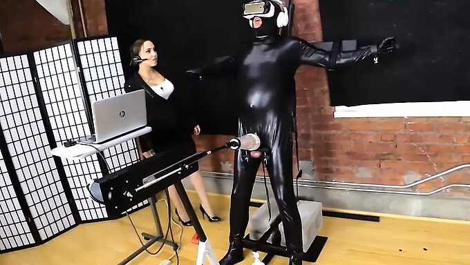 Tréning S Fuckmacine: Femdom Machine Fuck Zážitok