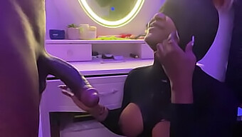 Ebony Schönheit Gibt Immer Wieder Erstaunlichen Oralsex