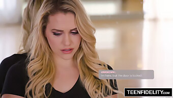 Mia Malkova Izsiljuje Bankirja S Svojo Veliko Ritjo V Teenfidelity