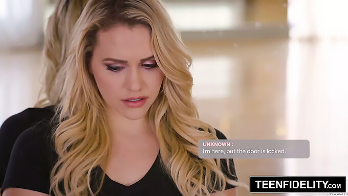 Mia Malkova Tống Tiền Chủ Ngân Hàng Với Cái Mông To Trong Tuổi Teen