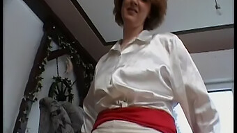 Milf Se Baise Avec Une Bougie Dans Un Porno Vintage