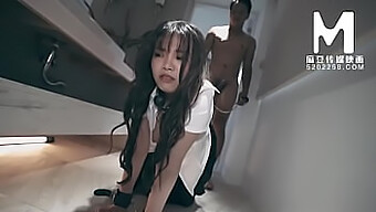 Jelajahi Sisi Terlarang Seksualitas Asia Dalam Video Madou Media Ini