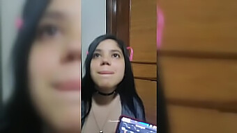 Joven Colombiana Interrumpe Mi Juego Sexual