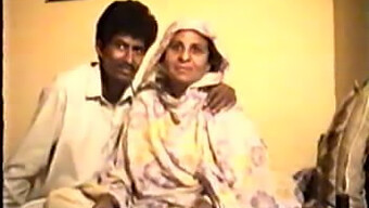 Video Retro Íntimo Clásico Casero De Una Pareja Pakistaní