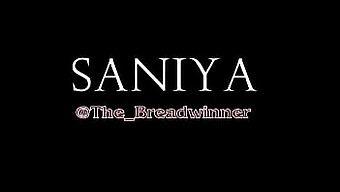 裸体美女sanya在热门视频中展示她的扭腰技巧