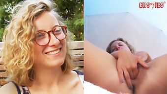 Manu, Francozinja, Se Prepusti Intimnemu Solo Užitku V Šotoru