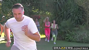 Angela White A Brazzers Exxtra Legnagyobb Farkát Üldözi