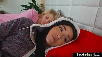 As Adolescentes Lily Rader E Kiley Jay Se Envolvem Em Sexo Lésbico Apaixonado