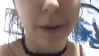 Chica Española Provoca A Su Novio Con Una Actuación Sensual