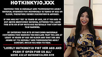 Hotkinkyjo'S Beautiful Fist Widens Her Anal Opening For Us All