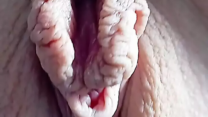 Amateur Teen Engages In Pussy Face Position