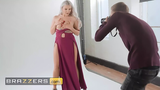 As Expectativas De Danny São Superadas Quando Lana Rose Tira A Roupa E Faz Um Boquete Durante Uma Sessão De Fotos.