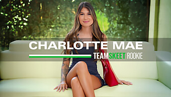 ประสบการณ์ออรัลและใบหน้าครั้งแรกของ Charlotte Mae