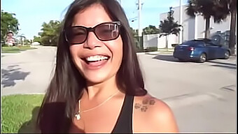 Eine Latina-Babe Und Eine Amatöritalienische Pornostar Treffen Sich An Der Jersey Shore Für Hardcore Fitness-Sex